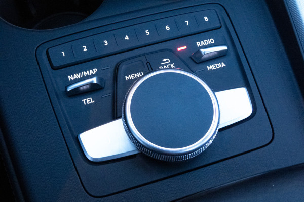 Audi A4 Avant 2.0 TFSI MHEV Sport S-line black edition | STOELVERWARMING | TREKHAAK | ACC | HEAD UP DISPLAY | LEDER