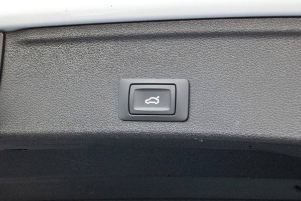 Audi A4 Avant 2.0 TFSI MHEV Sport S-line black edition | STOELVERWARMING | TREKHAAK | ACC | HEAD UP DISPLAY | LEDER