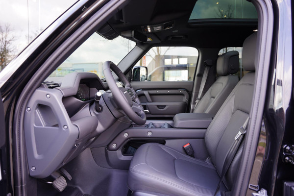 Land Rover Defender 110 2.0 P300e 110 X-Dynamic HSE / Panoramadak / Nieuw