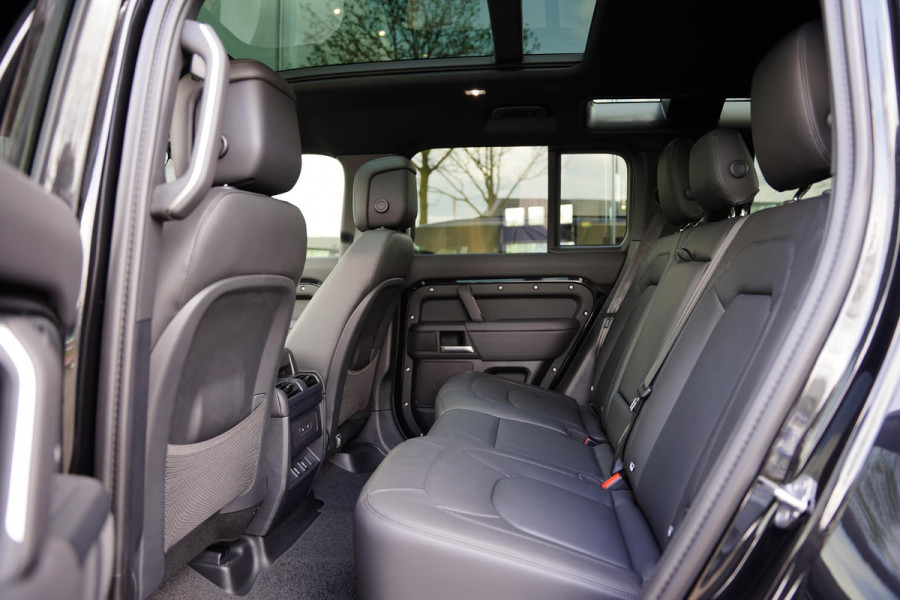 Land Rover Defender 110 2.0 P300e 110 X-Dynamic HSE / Panoramadak / Nieuw