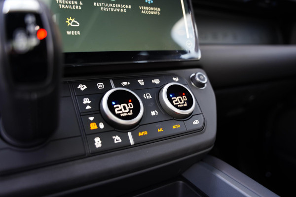 Land Rover Defender 110 2.0 P300e 110 X-Dynamic HSE / Panoramadak / Nieuw