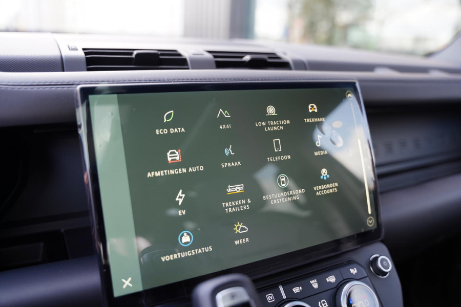 Land Rover Defender 110 2.0 P300e 110 X-Dynamic HSE / Panoramadak / Nieuw