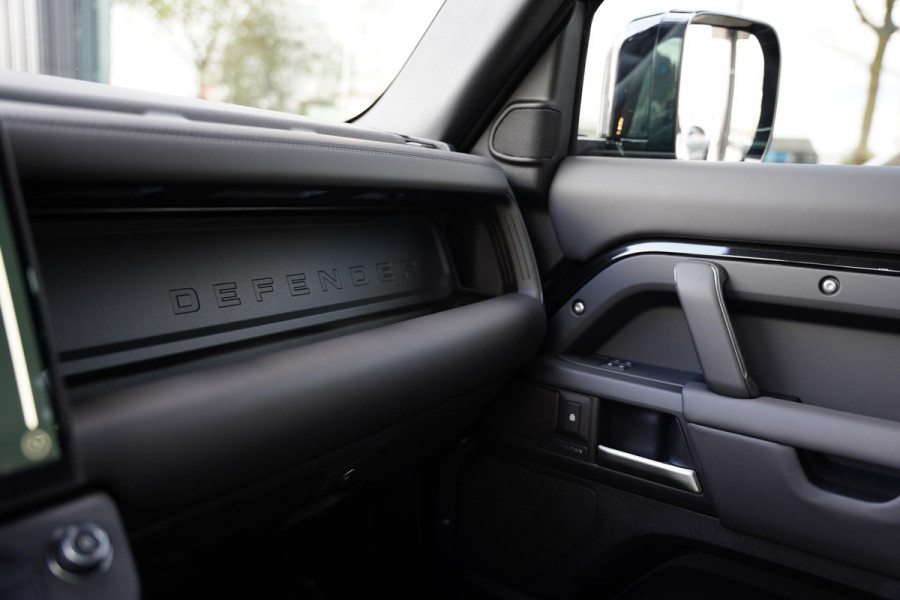 Land Rover Defender 110 2.0 P300e 110 X-Dynamic HSE / Panoramadak / Nieuw
