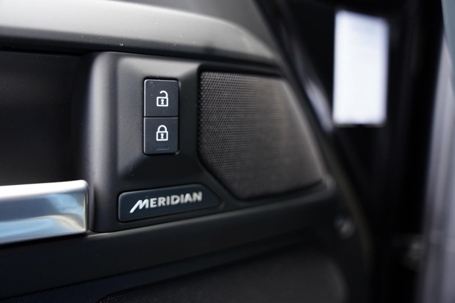 Land Rover Defender 110 2.0 P300e 110 X-Dynamic HSE / Panoramadak / Nieuw