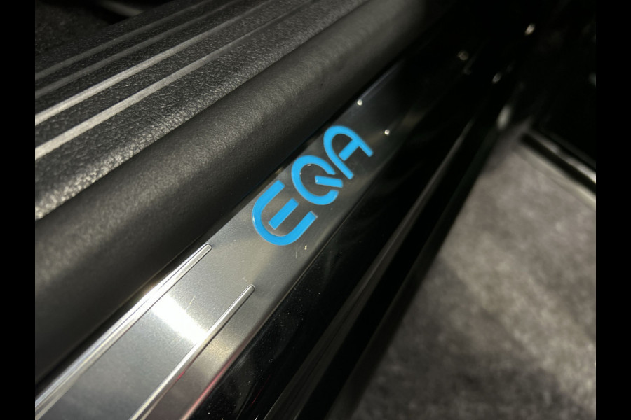 Mercedes-Benz EQA 350 4MATIC AMG Line 67 kWh Facelift Advanced, Distronic, LMV 20'' Soh (batterijcheck) Waarde 98,1 %