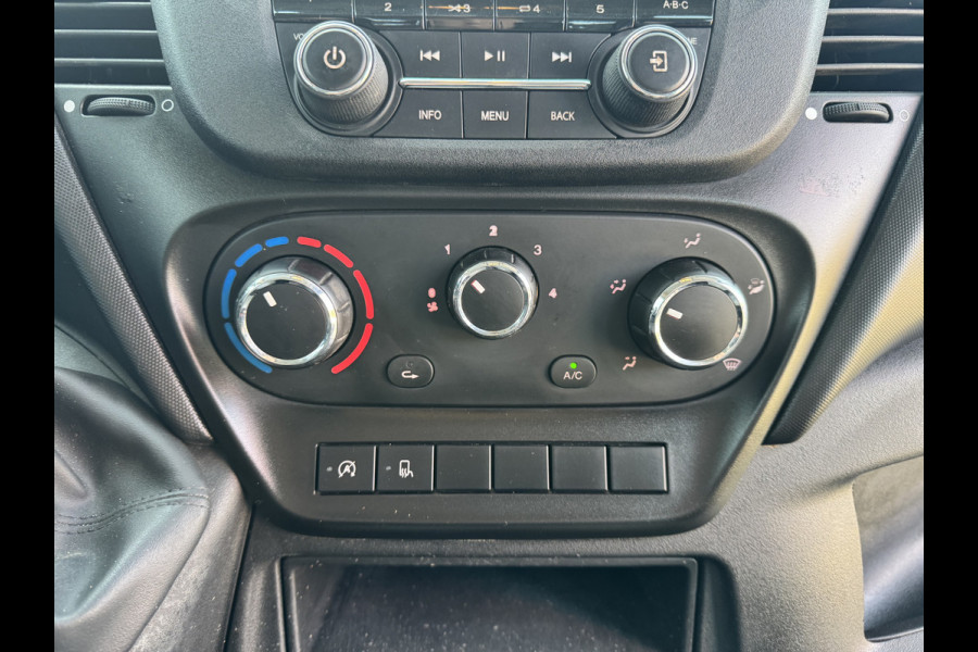 Iveco Daily 35C14 2.3 Kipper Dubbele Cabine Dubbellucht 6 Stoelen Airco Cruise Control  3,5t Trekhaak Lucht geveerde stoel