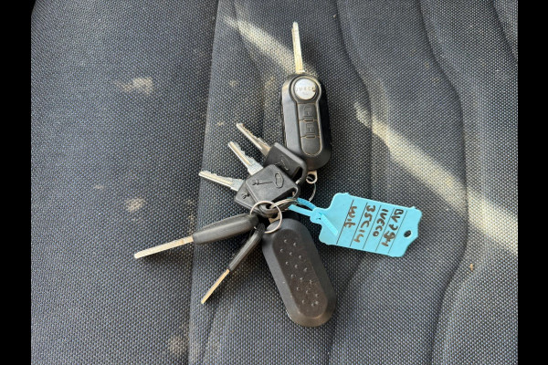 Iveco Daily 35C14 2.3 Kipper Dubbele Cabine Dubbellucht 6 Stoelen Airco Cruise Control  3,5t Trekhaak Lucht geveerde stoel