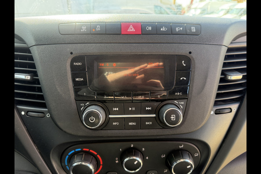 Iveco Daily 35C14 2.3 Kipper Dubbele Cabine Dubbellucht 6 Stoelen Airco Cruise Control  3,5t Trekhaak Lucht geveerde stoel