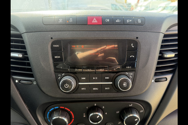 Iveco Daily 35C14 2.3 Kipper Dubbele Cabine Dubbellucht 6 Stoelen Airco Cruise Control  3,5t Trekhaak Lucht geveerde stoel