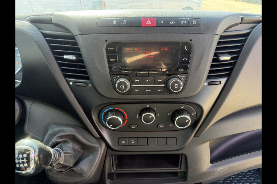 Iveco Daily 35C14 2.3 Kipper Dubbele Cabine Dubbellucht 6 Stoelen Airco Cruise Control  3,5t Trekhaak Lucht geveerde stoel