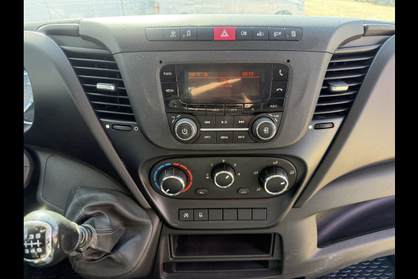 Iveco Daily 35C14 2.3 Kipper Dubbele Cabine Dubbellucht 6 Stoelen Airco Cruise Control  3,5t Trekhaak Lucht geveerde stoel