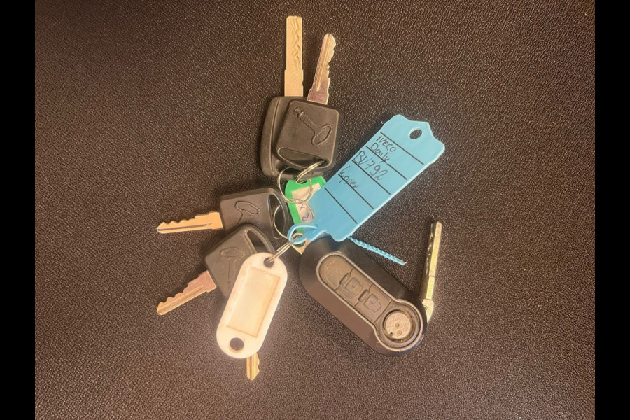 Iveco Daily 35C14 2.3 Kipper Dubbele Cabine Dubbellucht 6 Stoelen Airco Cruise Control  3,5t Trekhaak Lucht geveerde stoel