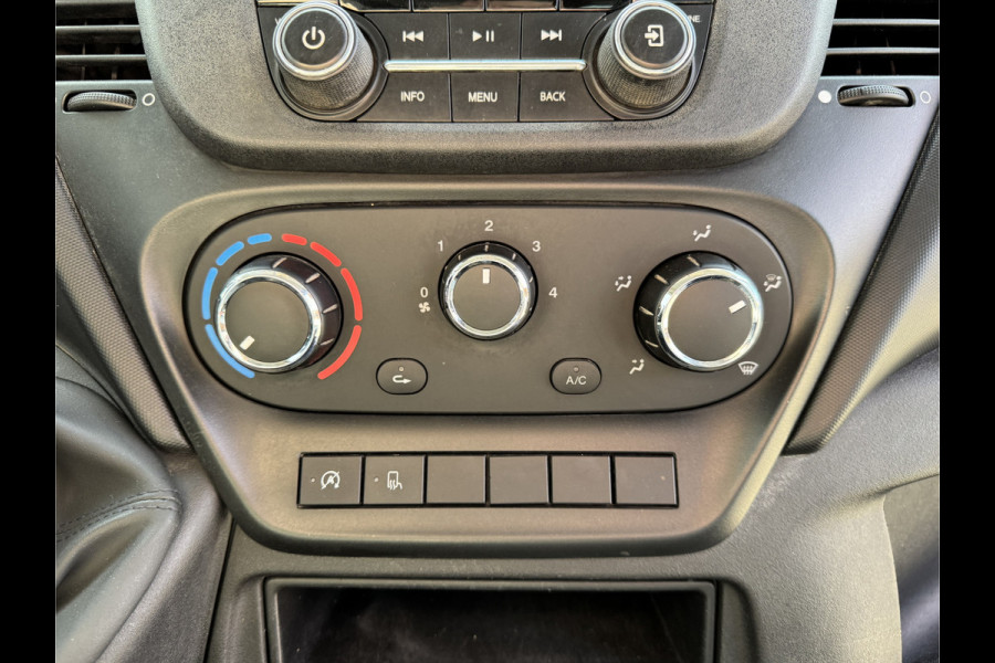 Iveco Daily 35C14 2.3 Kipper Dubbele Cabine Dubbellucht 6 Stoelen Airco Cruise Control  3,5t Trekhaak Luchtgeveerde stoel