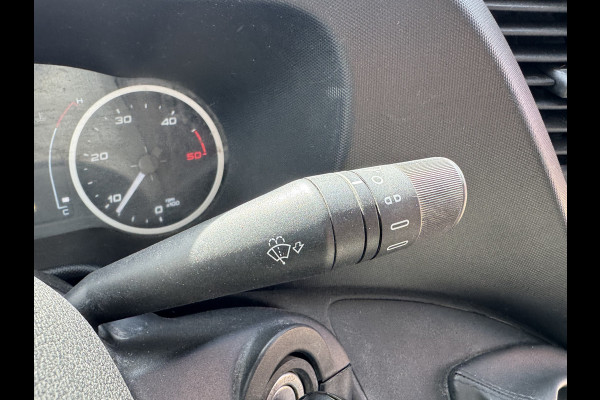 Iveco Daily 35C14 2.3 Kipper Dubbele Cabine Dubbellucht 6 Stoelen Airco Cruise Control  3,5t Trekhaak Luchtgeveerde stoel