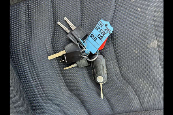 Iveco Daily 35C14 2.3 Kipper Dubbele Cabine Dubbellucht 6 Stoelen Airco Cruise Control  3,5t Trekhaak Luchtgeveerde stoel