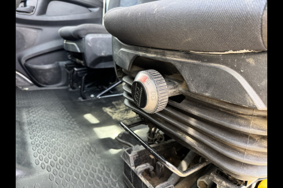 Iveco Daily 35C14 2.3 Kipper Dubbele Cabine Dubbellucht 6 Stoelen Airco Cruise Control  3,5t Trekhaak Luchtgeveerde stoel