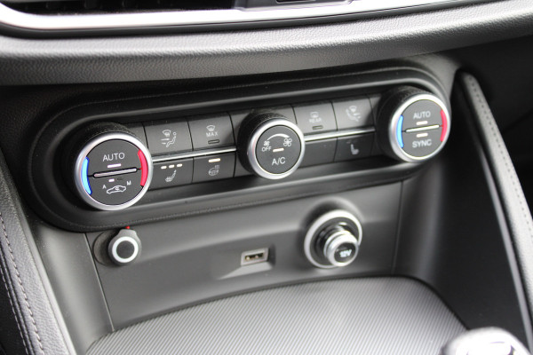 Alfa Romeo Stelvio 2.0 T GME AWD Veloce | Panoramadak | H/K | Leder | Carplay | Facelift