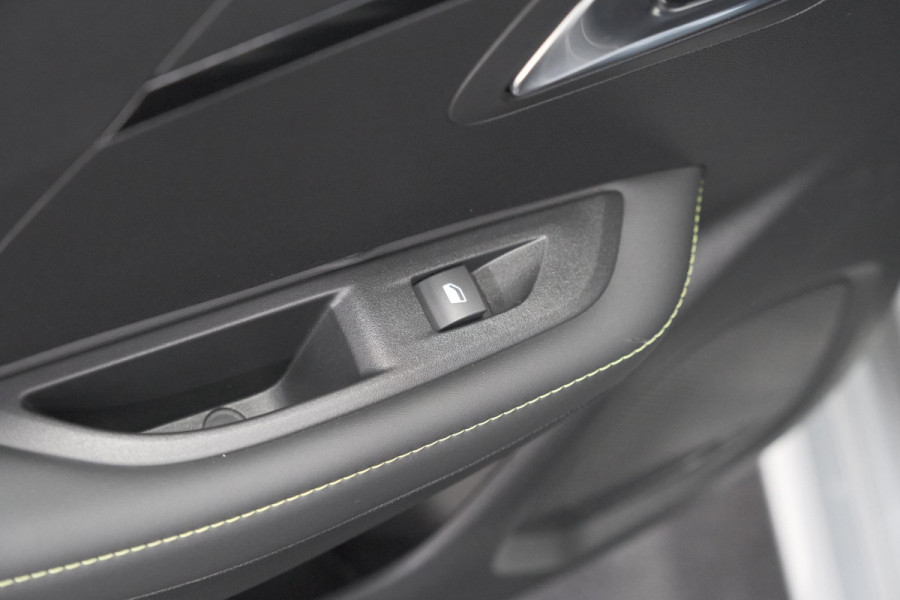 Peugeot 208 PureTech 100 GT | Camera | Navigatie | Apple Carplay | Parkeersensoren