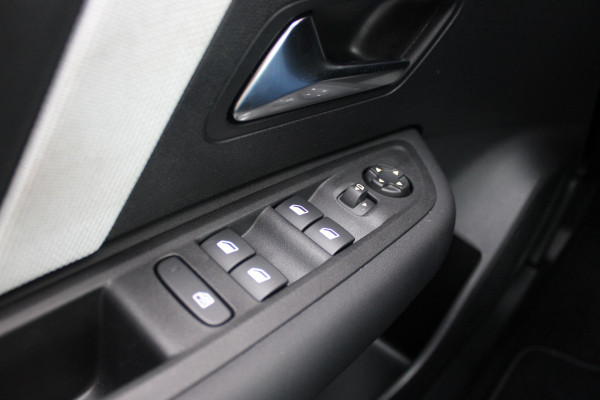 Citroën C4 C4 1.2 HYbrid 145PK MAX | HEAD UP DISPLAY | CAMERA VOOR + ACHTER | NAVIGATIE | DRAADLOZE TELEFOONLADER | FULL LED KOPLAMPEN | DRAADLOZE APPLE CARPLAY/ANDROID AUTO | 18" LICHTMETALEN VELGEN | ADAPTIVE CRUISE CONTROL | CLIMATE CONTROL | LEDEREN BEKLEDING | DAB+ RADIO | KEYLESS ENTRY/START |