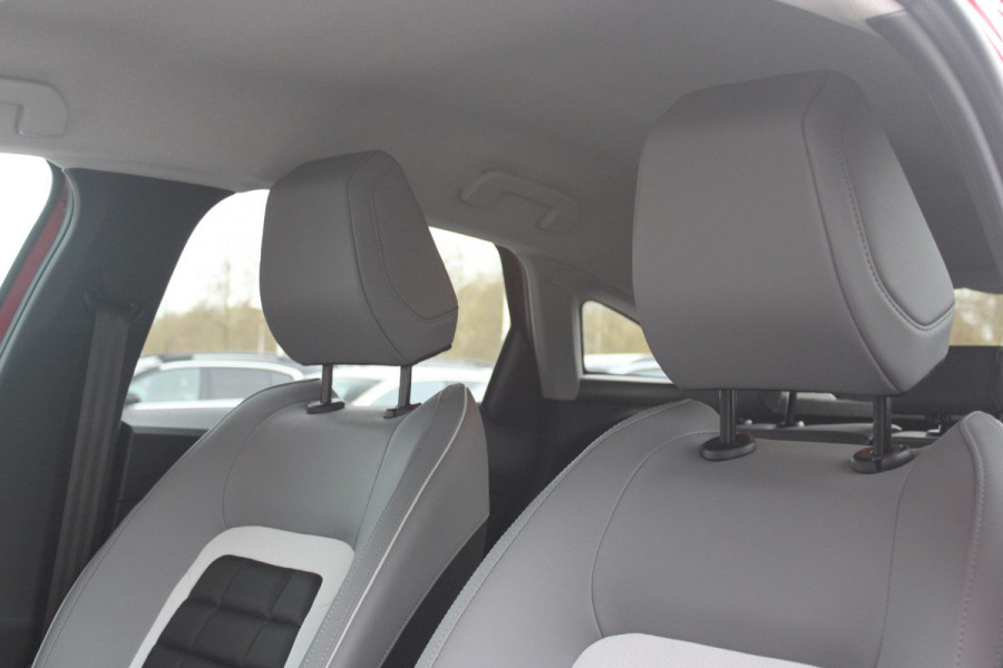 Citroën C4 C4 1.2 HYbrid 145PK MAX | HEAD UP DISPLAY | CAMERA VOOR + ACHTER | NAVIGATIE | DRAADLOZE TELEFOONLADER | FULL LED KOPLAMPEN | DRAADLOZE APPLE CARPLAY/ANDROID AUTO | 18" LICHTMETALEN VELGEN | ADAPTIVE CRUISE CONTROL | CLIMATE CONTROL | LEDEREN BEKLEDING | DAB+ RADIO | KEYLESS ENTRY/START |