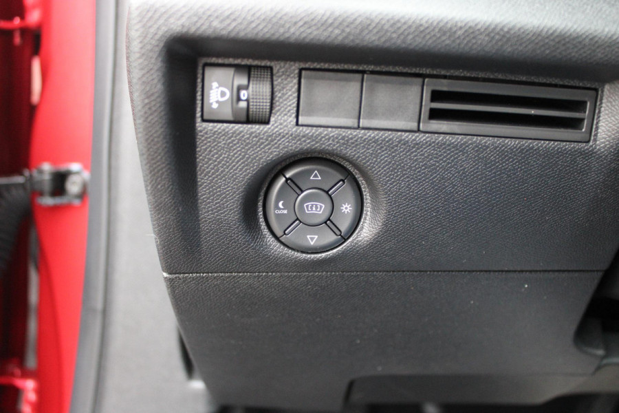 Citroën C4 C4 1.2 HYbrid 145PK MAX | HEAD UP DISPLAY | CAMERA VOOR + ACHTER | NAVIGATIE | DRAADLOZE TELEFOONLADER | FULL LED KOPLAMPEN | DRAADLOZE APPLE CARPLAY/ANDROID AUTO | 18" LICHTMETALEN VELGEN | ADAPTIVE CRUISE CONTROL | CLIMATE CONTROL | LEDEREN BEKLEDING | DAB+ RADIO | KEYLESS ENTRY/START |