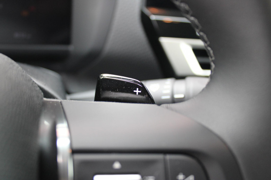 Citroën C4 C4 1.2 HYbrid 145PK MAX | HEAD UP DISPLAY | CAMERA VOOR + ACHTER | NAVIGATIE | DRAADLOZE TELEFOONLADER | FULL LED KOPLAMPEN | DRAADLOZE APPLE CARPLAY/ANDROID AUTO | 18" LICHTMETALEN VELGEN | ADAPTIVE CRUISE CONTROL | CLIMATE CONTROL | LEDEREN BEKLEDING | DAB+ RADIO | KEYLESS ENTRY/START |