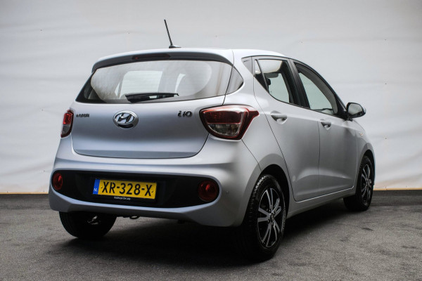 Hyundai i10 1.0i Comfort Luxury NL-auto [ Carplay Cruise Control Parkeersensoren Navigatie DAB+ Airco ]