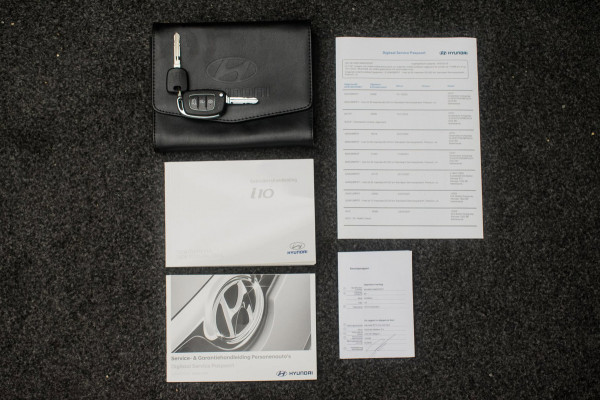 Hyundai i10 1.0i Comfort Luxury NL-auto [ Carplay Cruise Control Parkeersensoren Navigatie DAB+ Airco ]