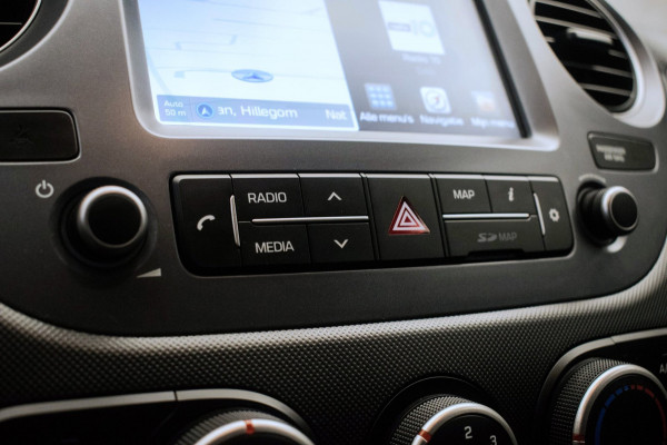 Hyundai i10 1.0i Comfort Luxury NL-auto [ Carplay Cruise Control Parkeersensoren Navigatie DAB+ Airco ]