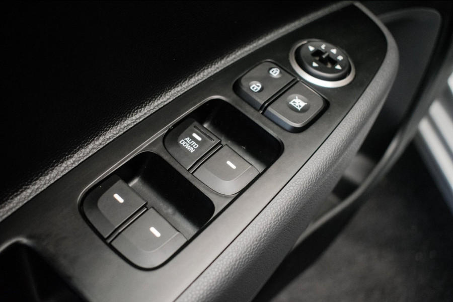 Hyundai i10 1.0i Comfort Luxury NL-auto [ Carplay Cruise Control Parkeersensoren Navigatie DAB+ Airco ]
