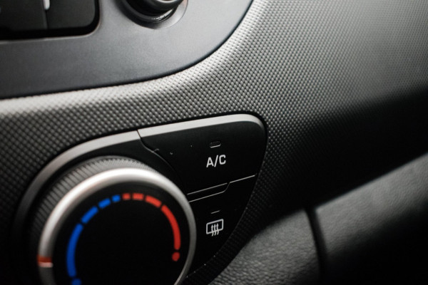 Hyundai i10 1.0i Comfort Luxury NL-auto [ Carplay Cruise Control Parkeersensoren Navigatie DAB+ Airco ]