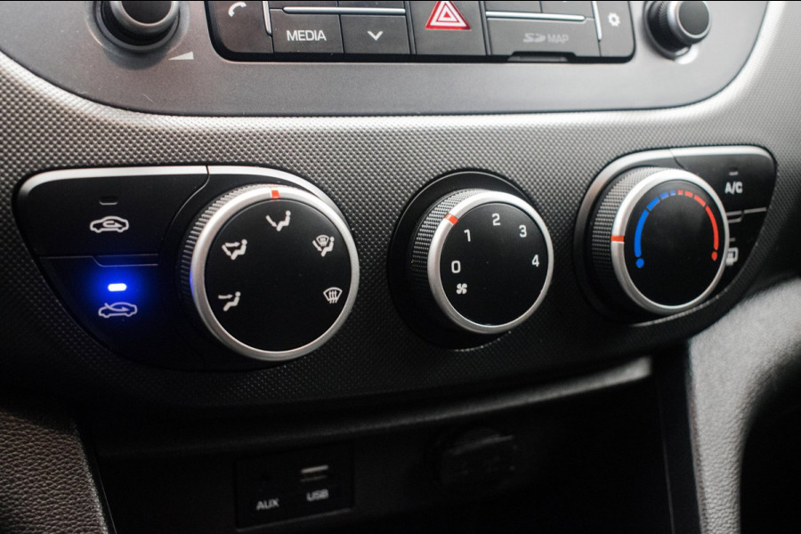 Hyundai i10 1.0i Comfort Luxury NL-auto [ Carplay Cruise Control Parkeersensoren Navigatie DAB+ Airco ]