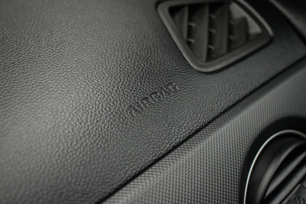 Hyundai i10 1.0i Comfort Luxury NL-auto [ Carplay Cruise Control Parkeersensoren Navigatie DAB+ Airco ]
