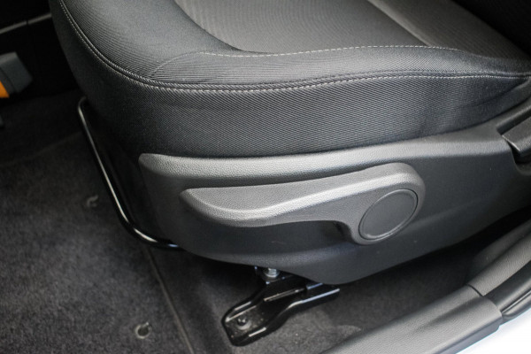 Hyundai i10 1.0i Comfort Luxury NL-auto [ Carplay Cruise Control Parkeersensoren Navigatie DAB+ Airco ]