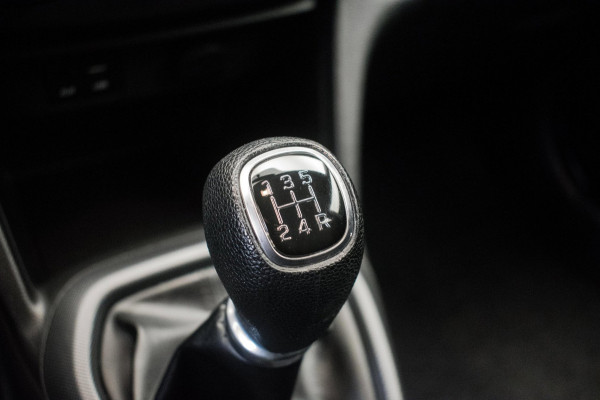 Hyundai i10 1.0i Comfort Luxury NL-auto [ Carplay Cruise Control Parkeersensoren Navigatie DAB+ Airco ]