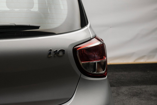 Hyundai i10 1.0i Comfort Luxury NL-auto [ Carplay Cruise Control Parkeersensoren Navigatie DAB+ Airco ]