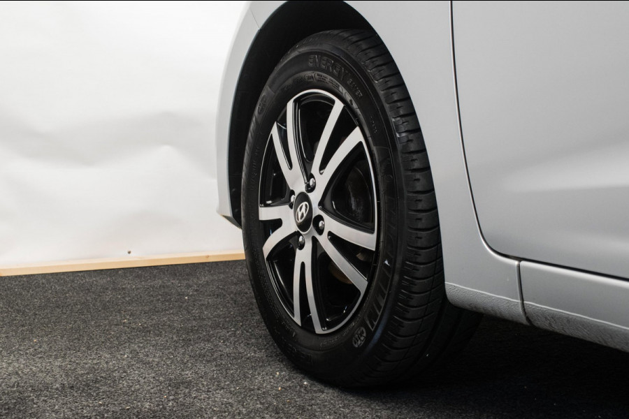 Hyundai i10 1.0i Comfort Luxury NL-auto [ Carplay Cruise Control Parkeersensoren Navigatie DAB+ Airco ]