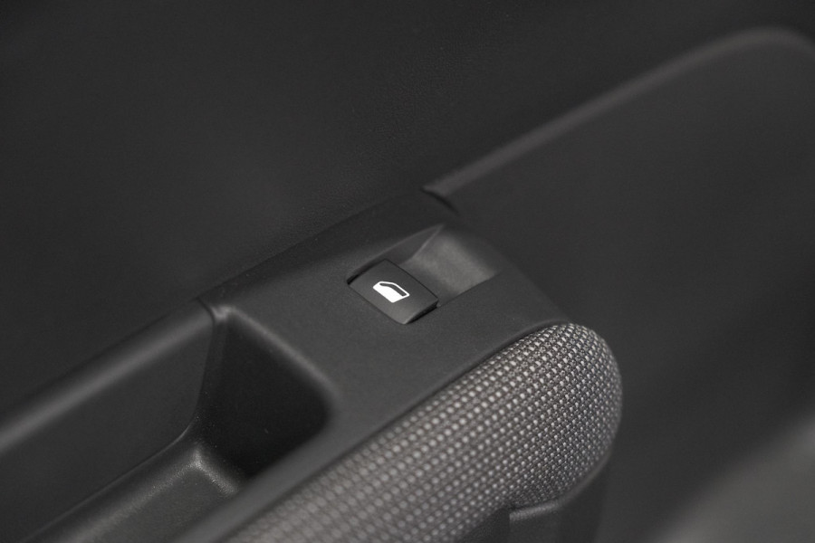 Citroën C3 Aircross PureTech 130 EAT6 Shine | Parkeersensoren | Apple Carplay | Stoelverwarming