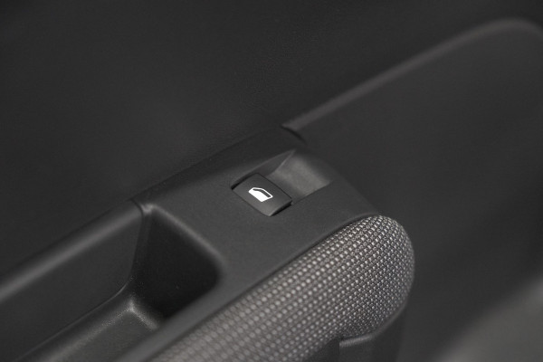 Citroën C3 Aircross PureTech 130 EAT6 Shine | Parkeersensoren | Apple Carplay | Stoelverwarming