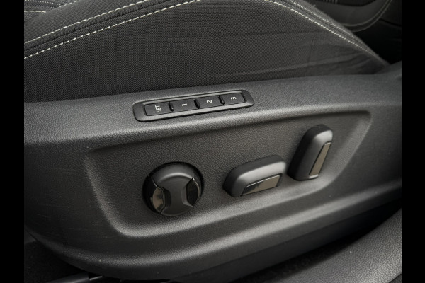 Škoda Karoq 1.5 TSI ACT Style | Pano | Elek. Trekhaak | LED | Carplay | Camera | Navi | PDC