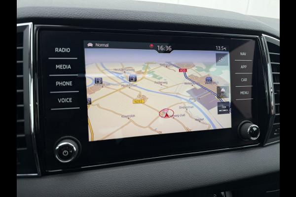 Škoda Karoq 1.5 TSI ACT Style | Pano | Elek. Trekhaak | LED | Carplay | Camera | Navi | PDC
