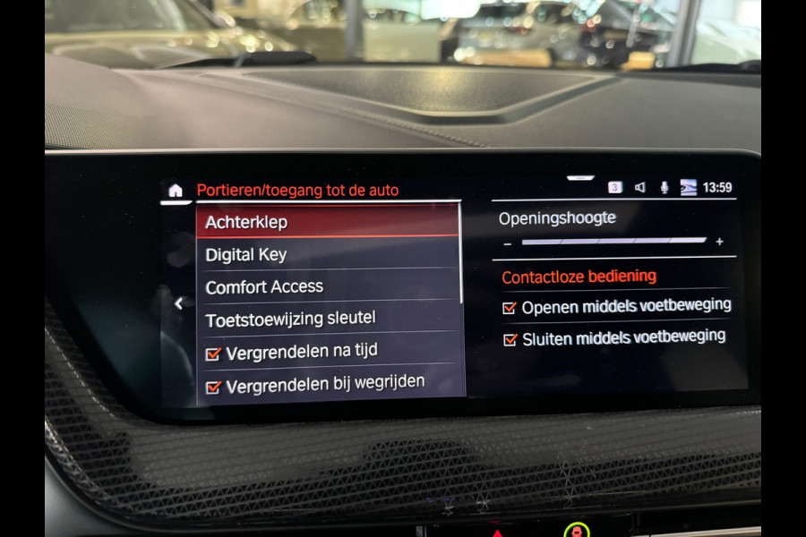 BMW 1-serie M135i xDrive High Executive Pano|Memory|HuD|H/K