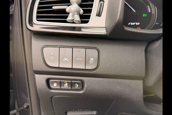 Kia Niro 1.6 GDi PHEV DynamicLine 141pk Trekhaak | Adaptieve Cruise | Stoelverwarming | Achteruitrijcamera | Navigatie