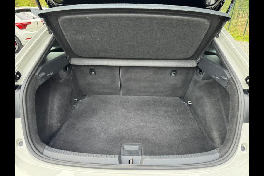 Volkswagen Taigo TSI 110PK DSG R-LINE BUSINESS IQ-LIGHT/CARPLAY/PANORAMADAK