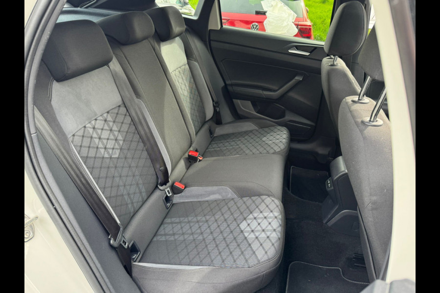 Volkswagen Taigo TSI 110PK DSG R-LINE BUSINESS IQ-LIGHT/CARPLAY/PANORAMADAK