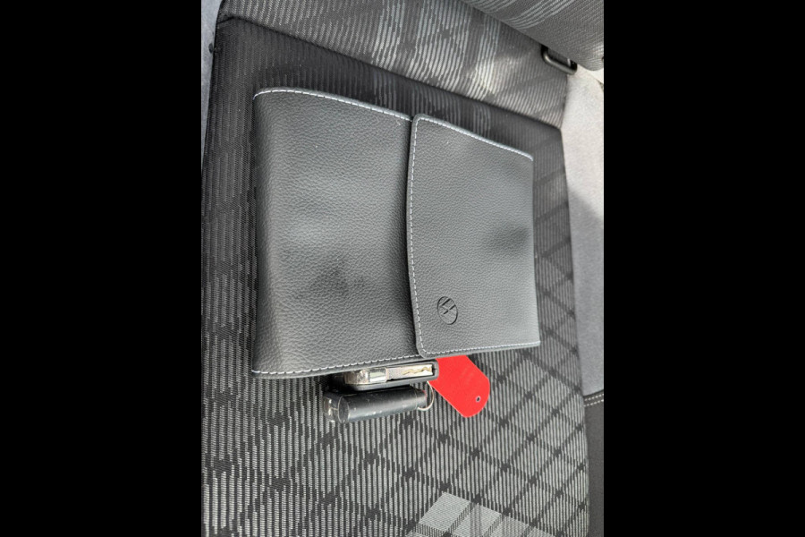 Volkswagen Taigo TSI 110PK DSG R-LINE BUSINESS IQ-LIGHT/CARPLAY/PANORAMADAK