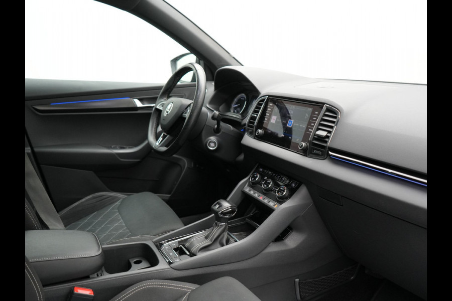 Škoda Karoq 1.5 TSI ACT Sportline 150pk DSG Dealer O.H | Trekhaak Afn. | Panodak | RS Sportstoelen Verwarmd | Adaptive Cruise | Sfeerverlichting | Camera | Apple Carplay | Keyless | Navigatie | DAB | 19" L.M |