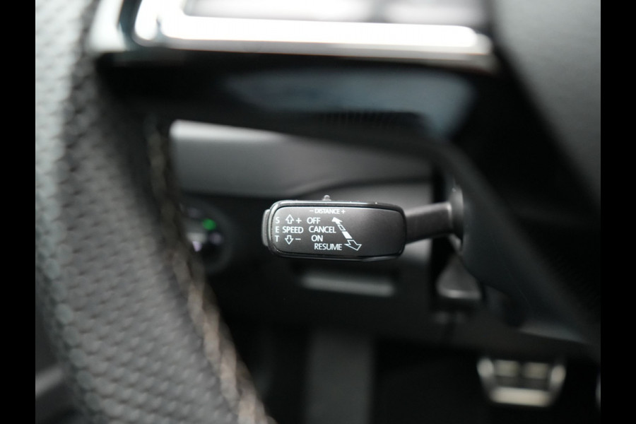 Škoda Karoq 1.5 TSI ACT Sportline 150pk DSG Dealer O.H | Trekhaak Afn. | Panodak | RS Sportstoelen Verwarmd | Adaptive Cruise | Sfeerverlichting | Camera | Apple Carplay | Keyless | Navigatie | DAB | 19" L.M |