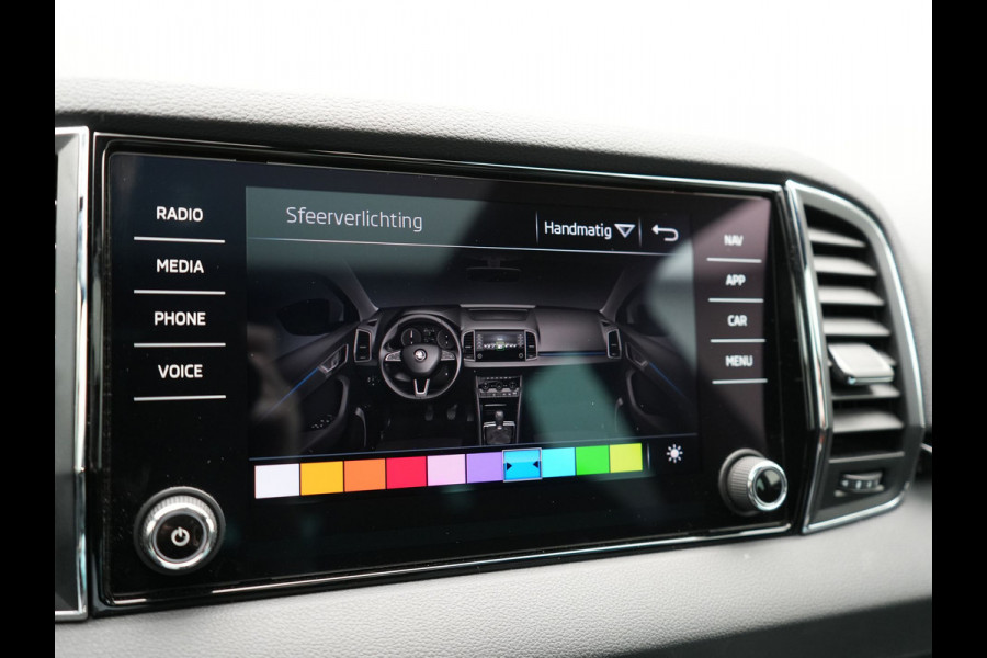 Škoda Karoq 1.5 TSI ACT Sportline 150pk DSG Dealer O.H | Trekhaak Afn. | Panodak | RS Sportstoelen Verwarmd | Adaptive Cruise | Sfeerverlichting | Camera | Apple Carplay | Keyless | Navigatie | DAB | 19" L.M |