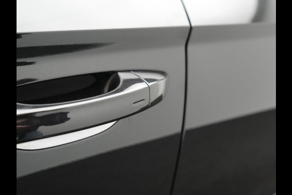 Škoda Karoq 1.5 TSI ACT Sportline 150pk DSG Dealer O.H | Trekhaak Afn. | Panodak | RS Sportstoelen Verwarmd | Adaptive Cruise | Sfeerverlichting | Camera | Apple Carplay | Keyless | Navigatie | DAB | 19" L.M |